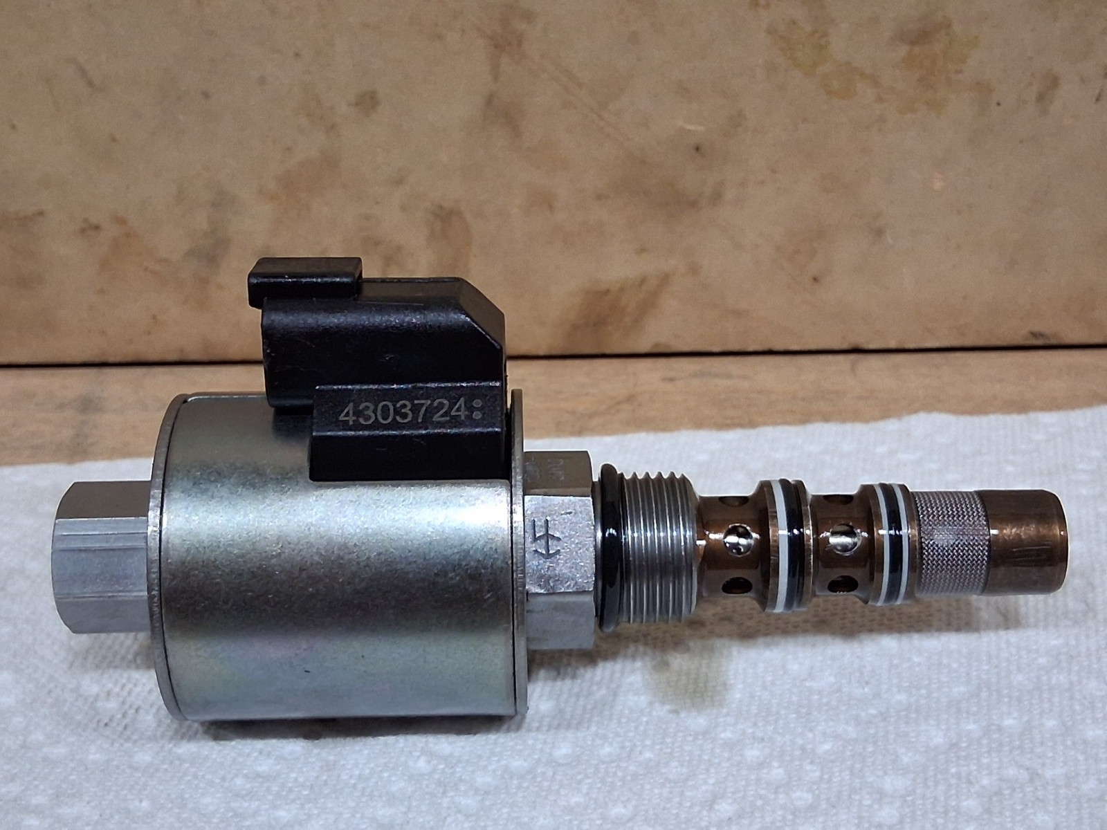 HydraForce 4303724 solenoid coil 24VDC and valve TS90-3103