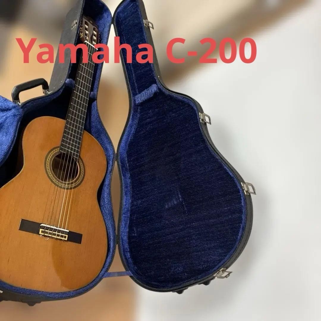 Yamaha C-200 Classic Guitar With Hard Case