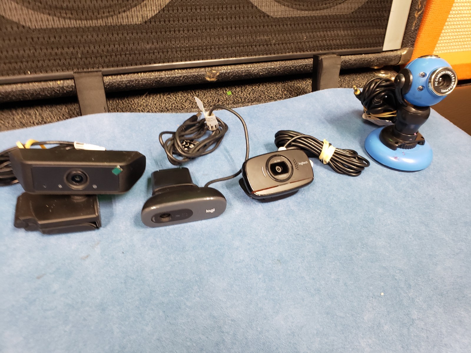 lot of 4 720p webcams Logitech, etc