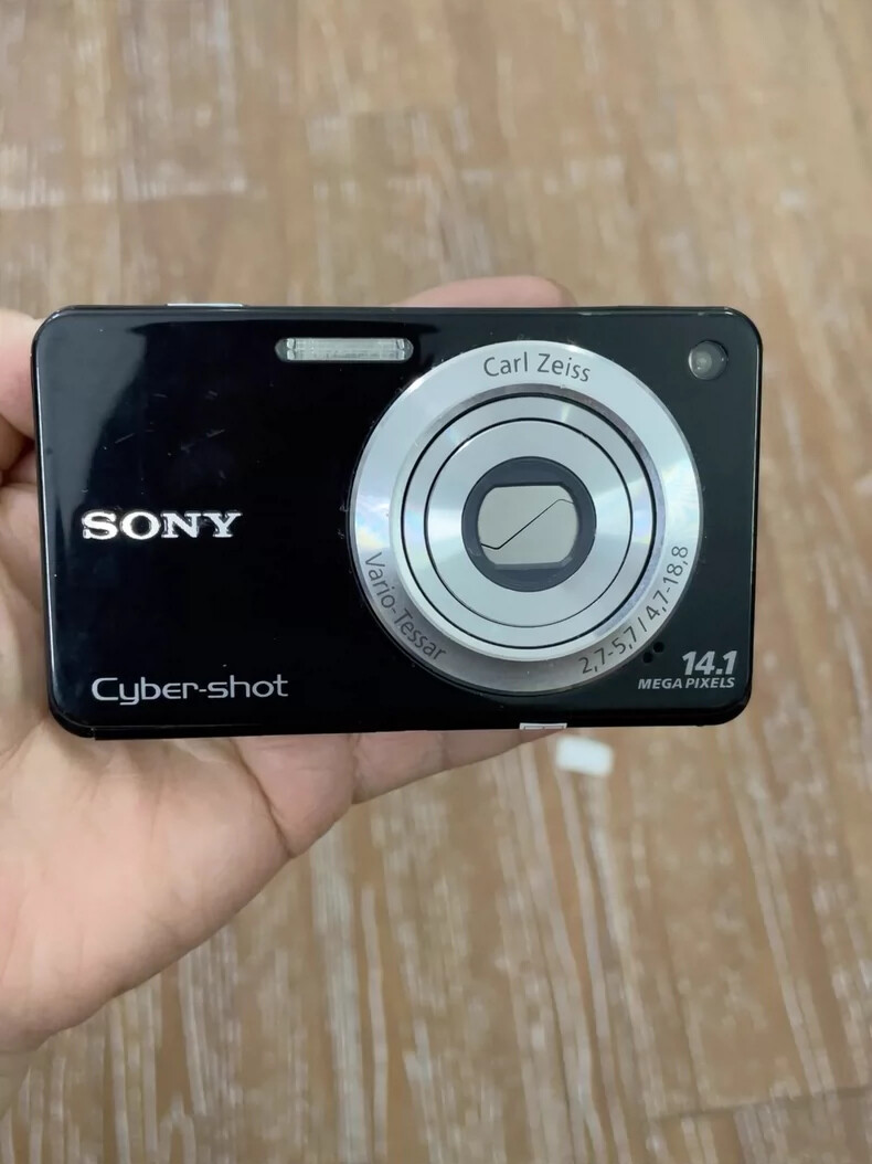 Sony Cyber-Shot DSC-W560 14.1MP Digital Camera w/Battery&Charger&card 90% New