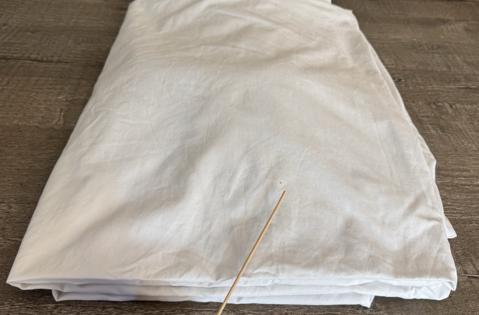 L.L.Bean Queen Fitted Sheet 100% Cotton White Solid, 2 Small Stains 60"X80"+15".