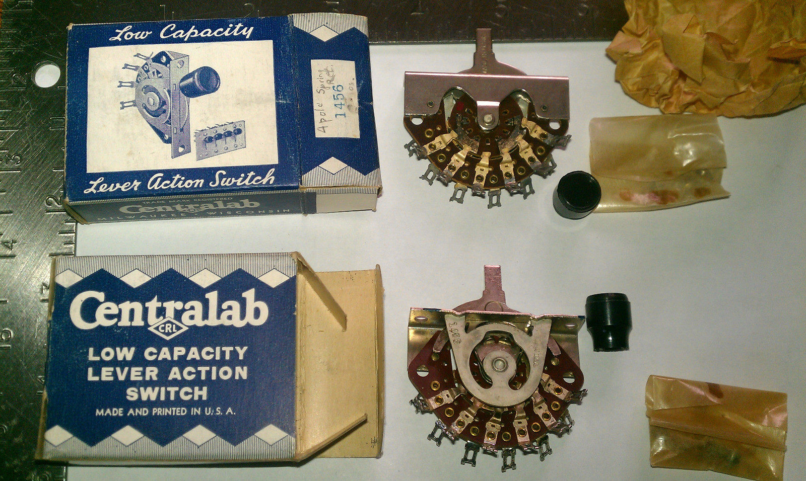 NOS CENTRALAB CRL 1456  2position 4POLE LOW CAPACITY LEVERACTIONSWITCH Momentary