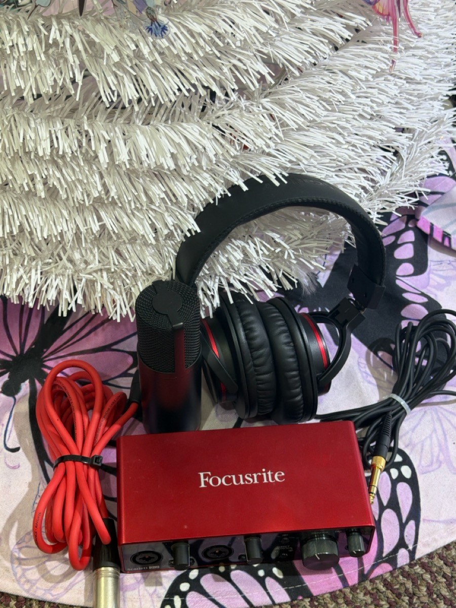 FOCUSRITE SCARLETT 212 3RD GEN BUNDLE (CJL064080)