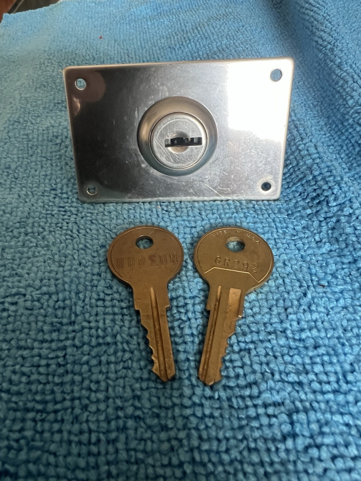 Electric Gaming Machine With Chrome Security Shield - Two Org.Key G R 292