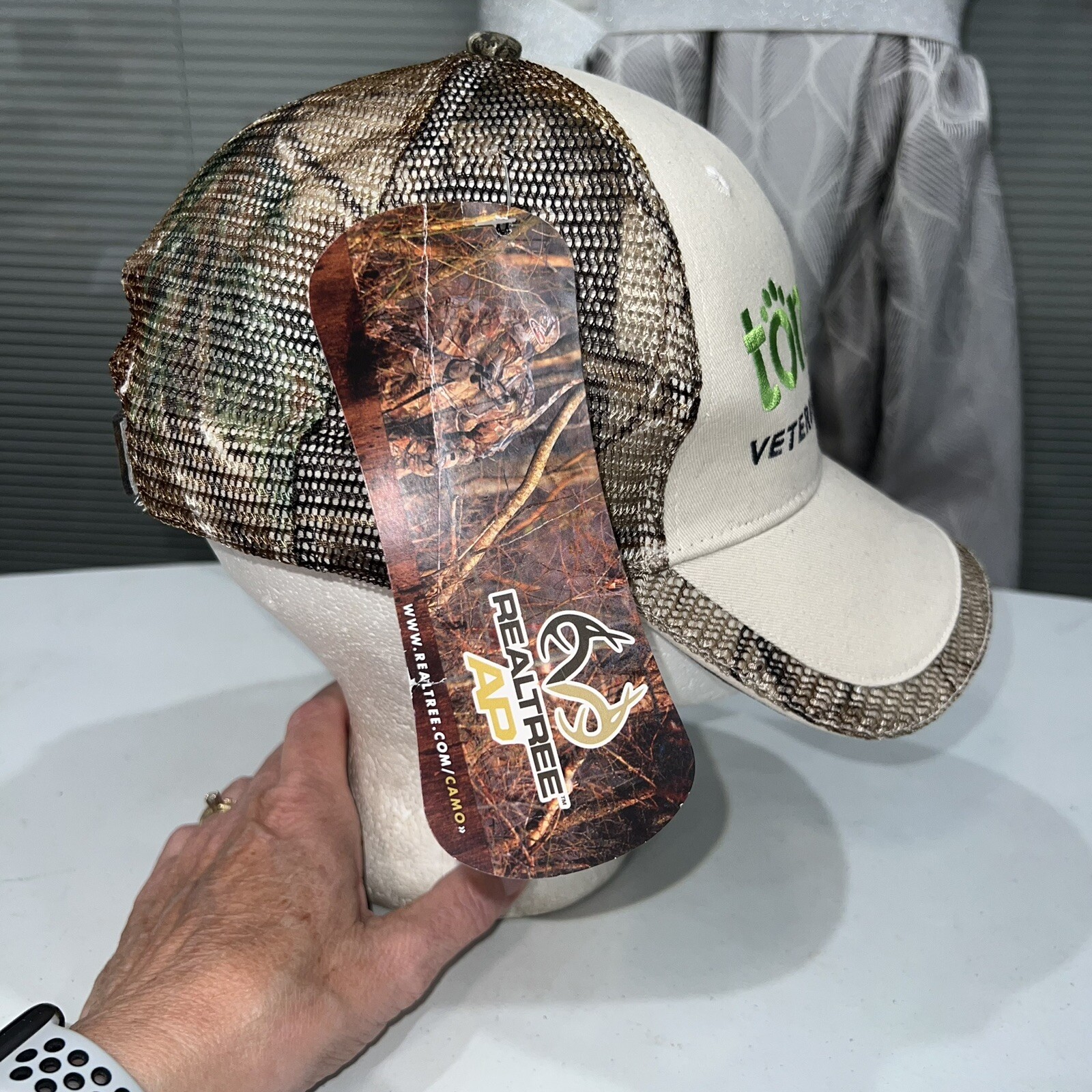 Tomlyn Veterinary Science since 1976 Hat Cap Hook Loop Camouflage Mesh EUC