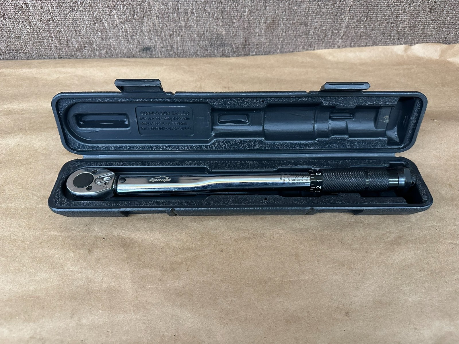 Epauto 3/8 in Drive Click Torque Wrench with case
