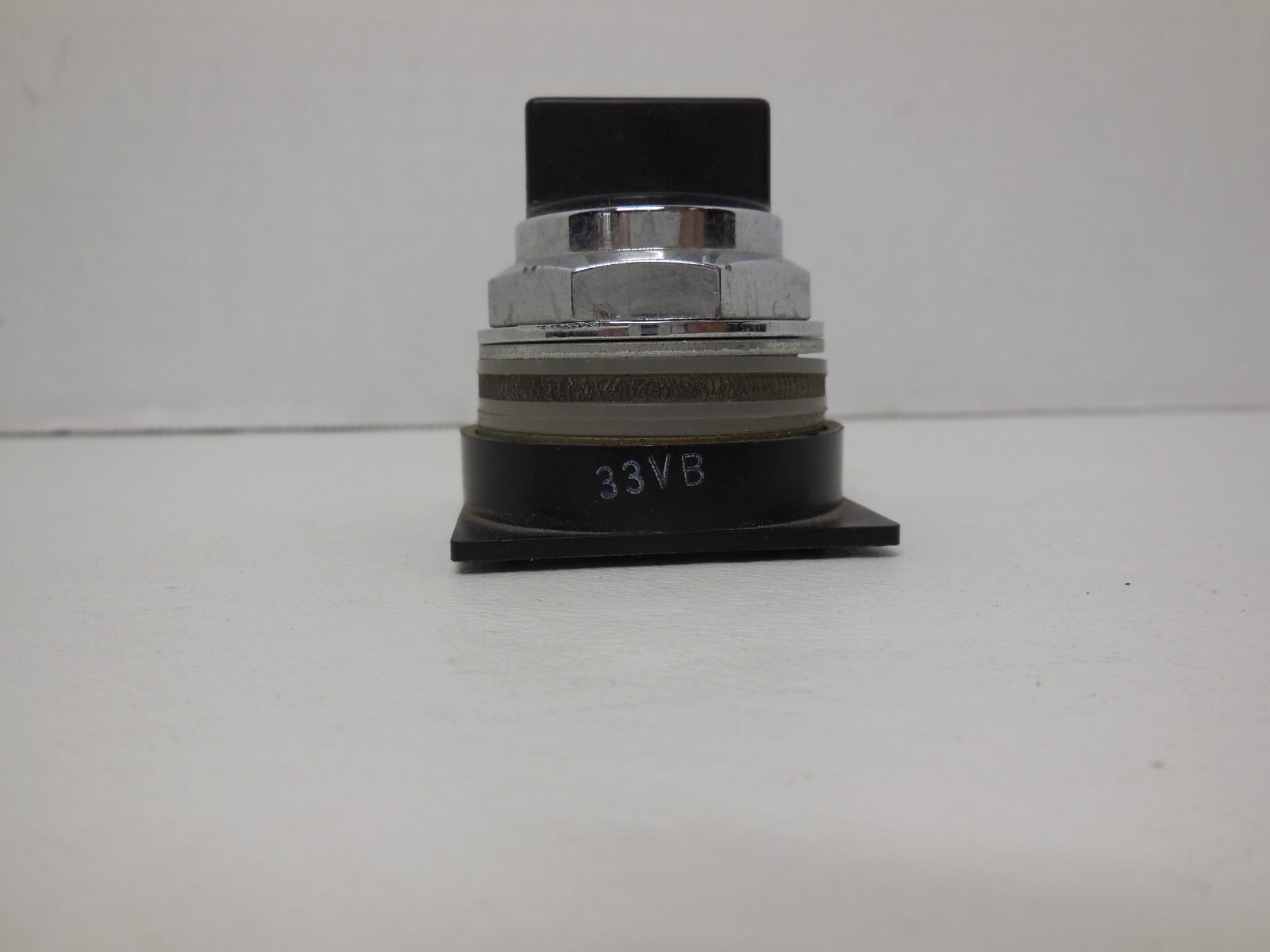 GE 3-Position selector switch with spring return - Pre-Owned