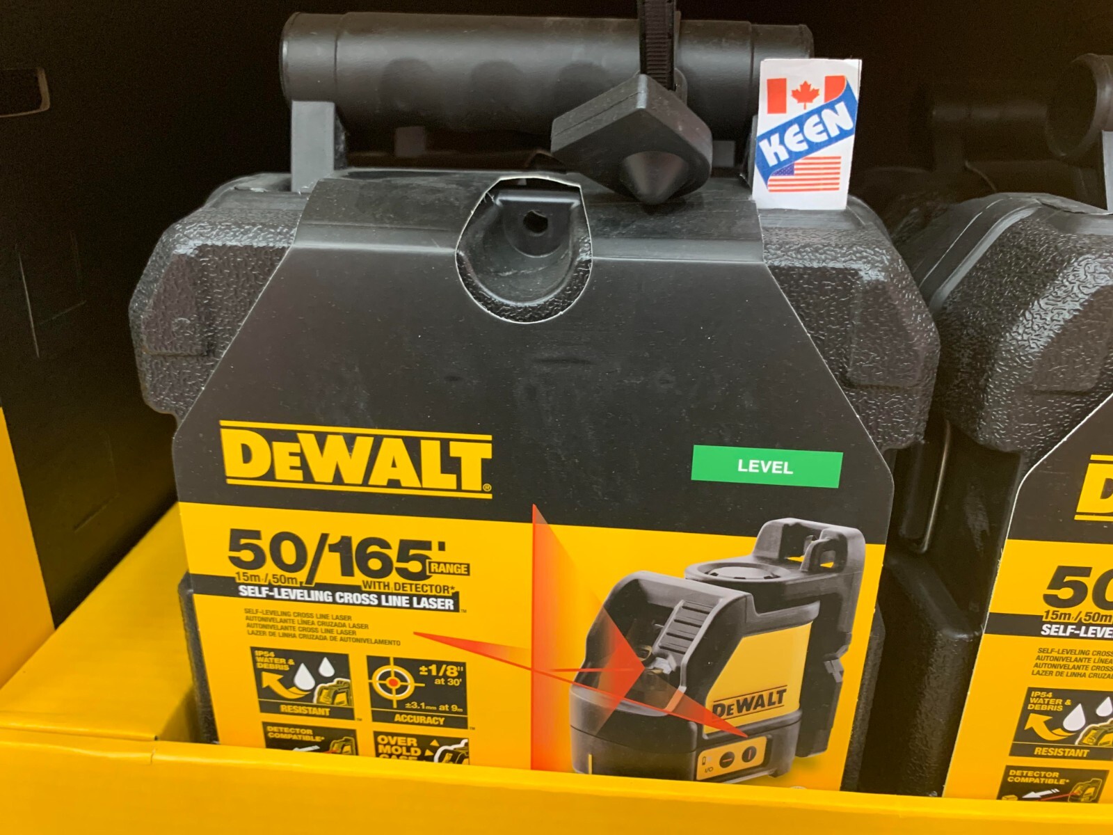 DEWALT CANADA 165 ft. Red Self-Leveling Cross-Line Laser Level Kit