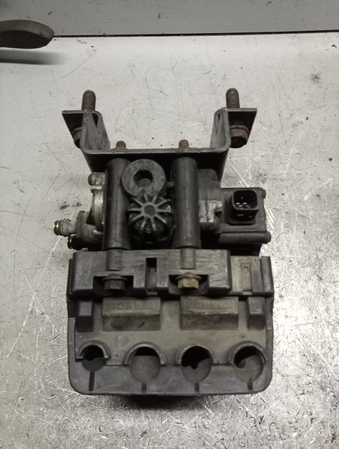 Scania R EBS valve block 1889796