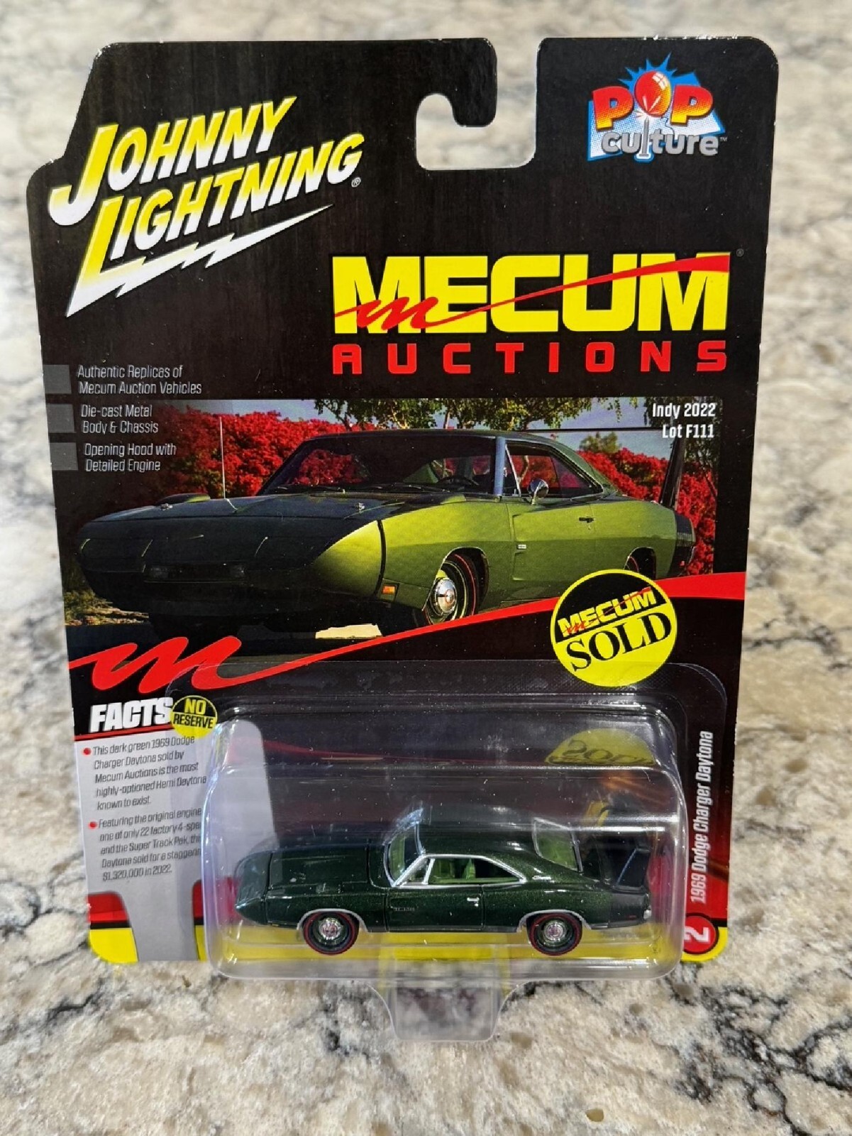 Johnny Lightning MECUM AUCTIONS 1969 DODGE CHARGER DAYTONA Dark Green 1/64