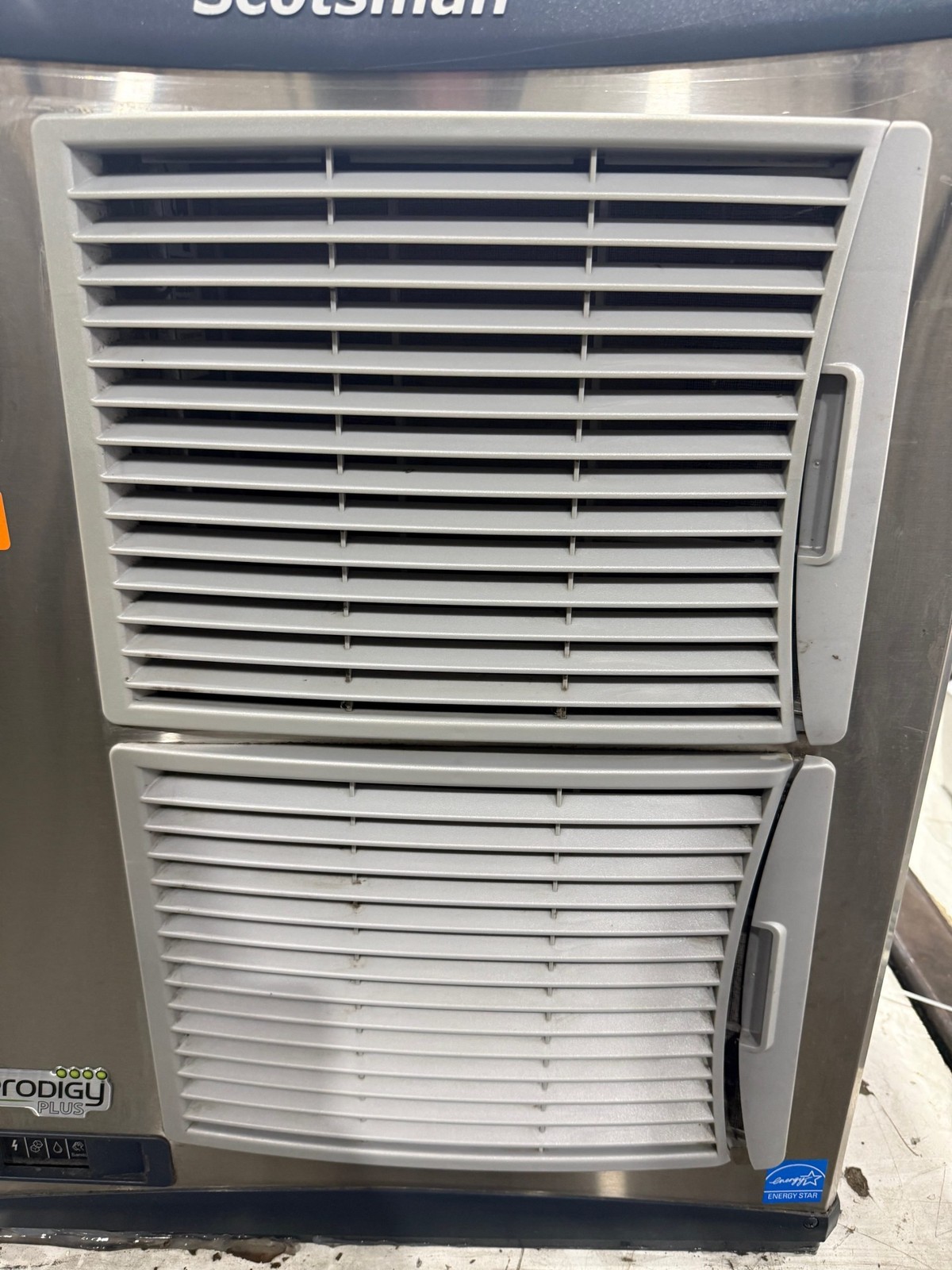 SCOTSMAN F1222A-3D 22" AIR COOLED FLAKE ICE MACHINE