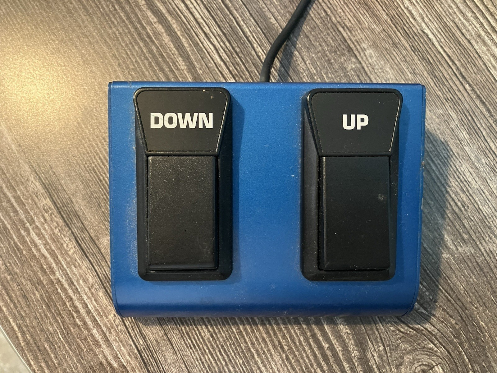 Behringer up down switch FS12V