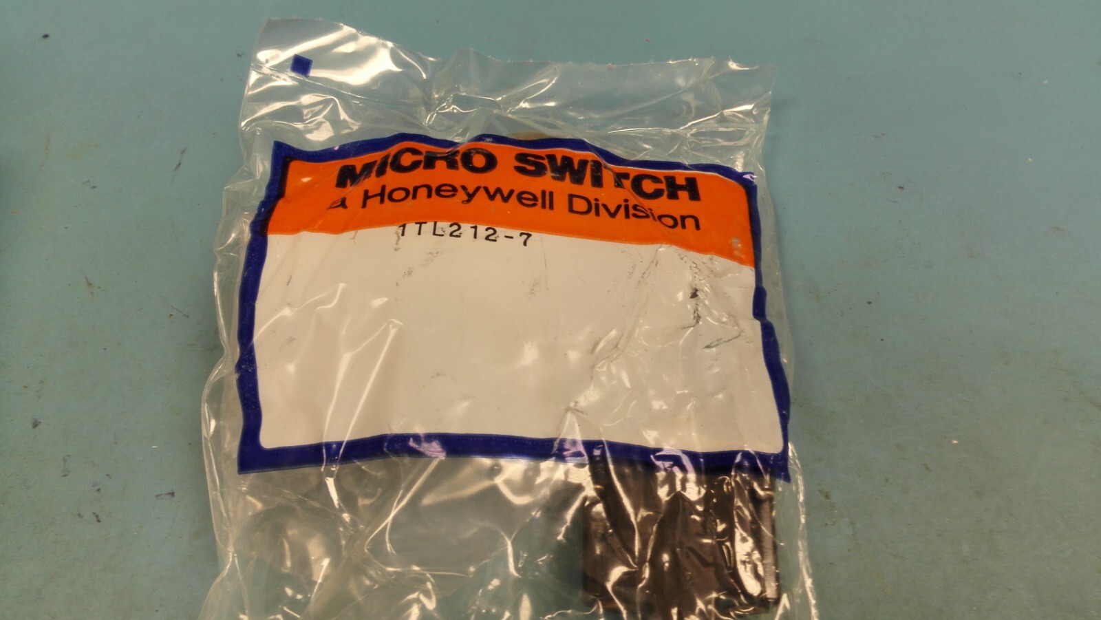 1-1TL212-7 TOGGLE SWITCH MICRO SWITCH BRAND *** USA SELLER ***