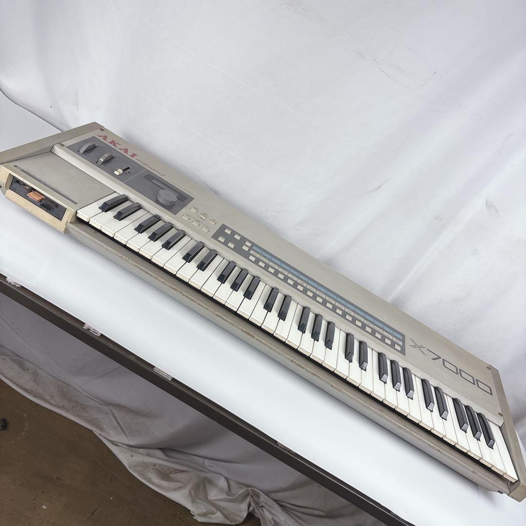 AKAI X7000 Vintage Sampling Keyboard Synthesizer Sampler Untested FOR PARTS