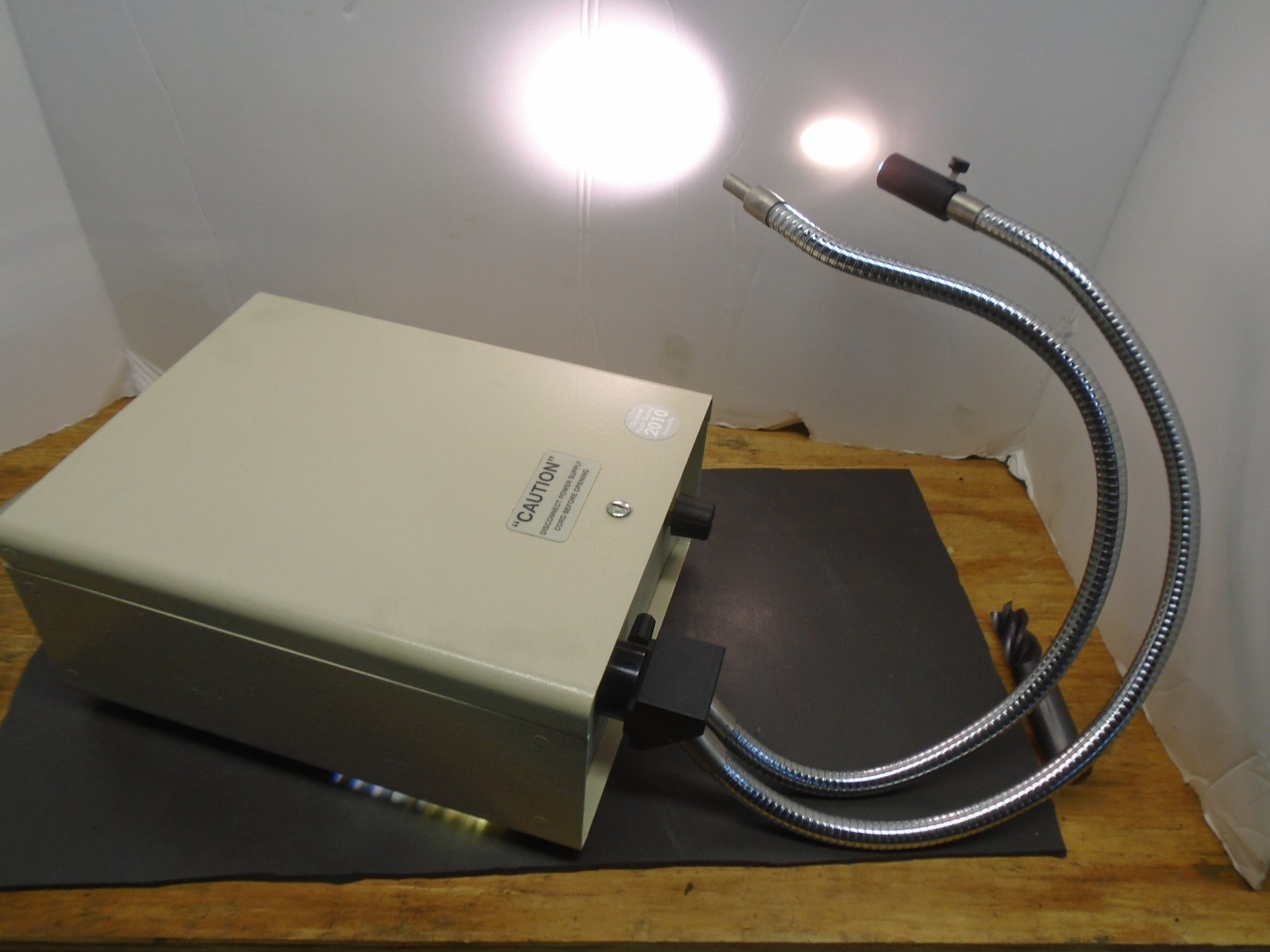 Micro-Lite FL3000 Fiber Optic Illuminator with flexable lights