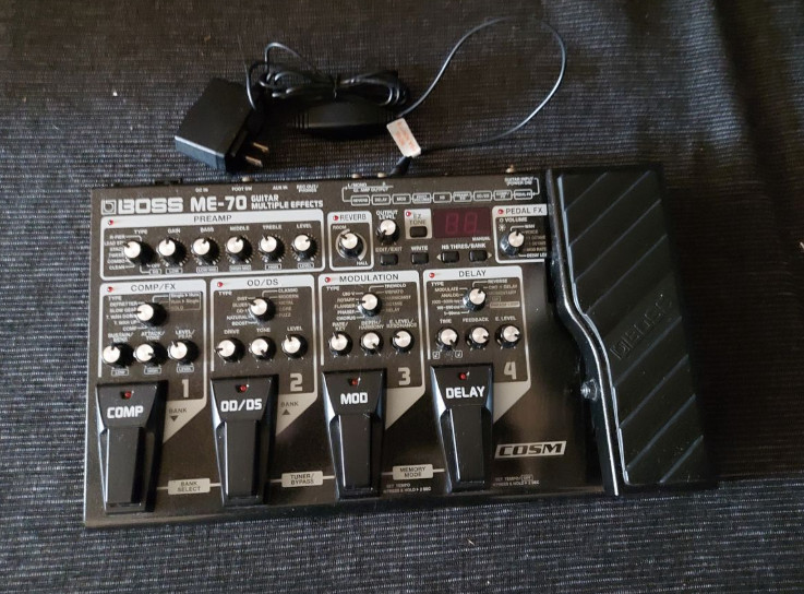 BOSS ME-70 Guitar Multi Effects Pedal Multi-Effects Tested walking