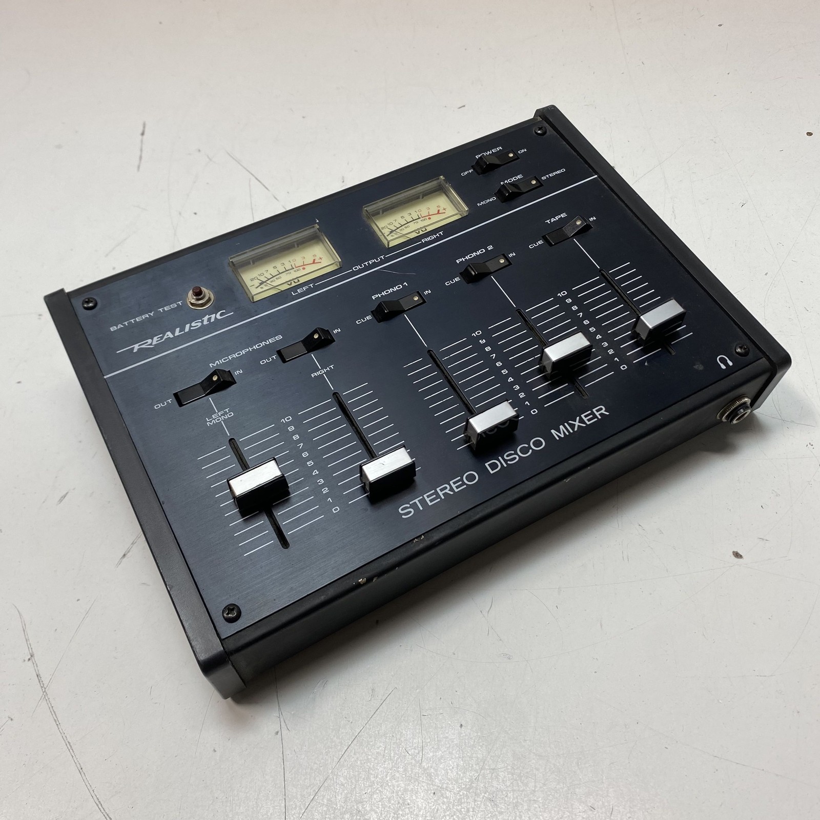 Realistic 32-1100 A Stereo Disco Mixer Dual VU Meters Vintage For Parts