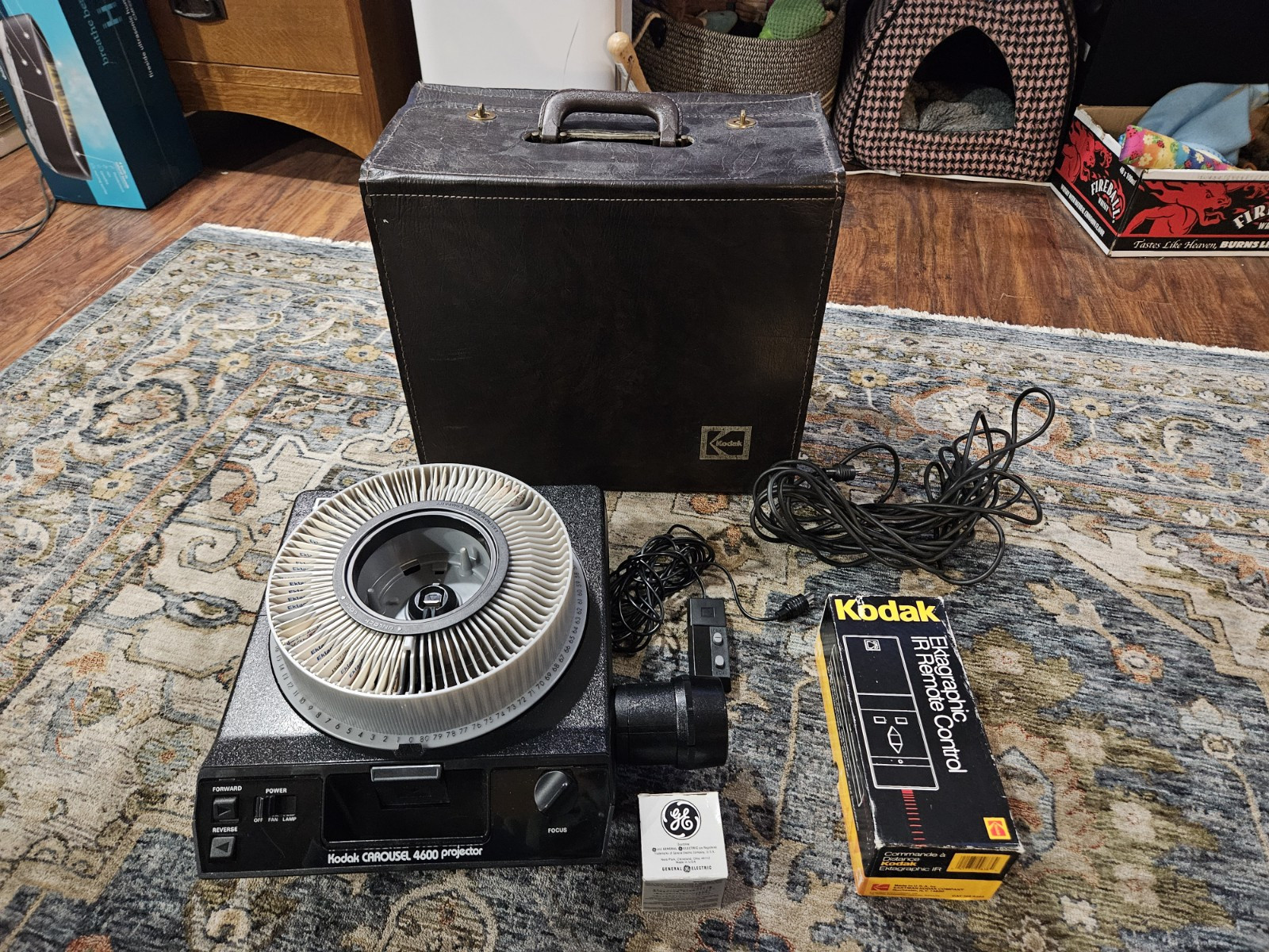 Kodak Carousel 4600 Projector - W/ Slide Tray, Remotes, Leather Case, Extra Bulb