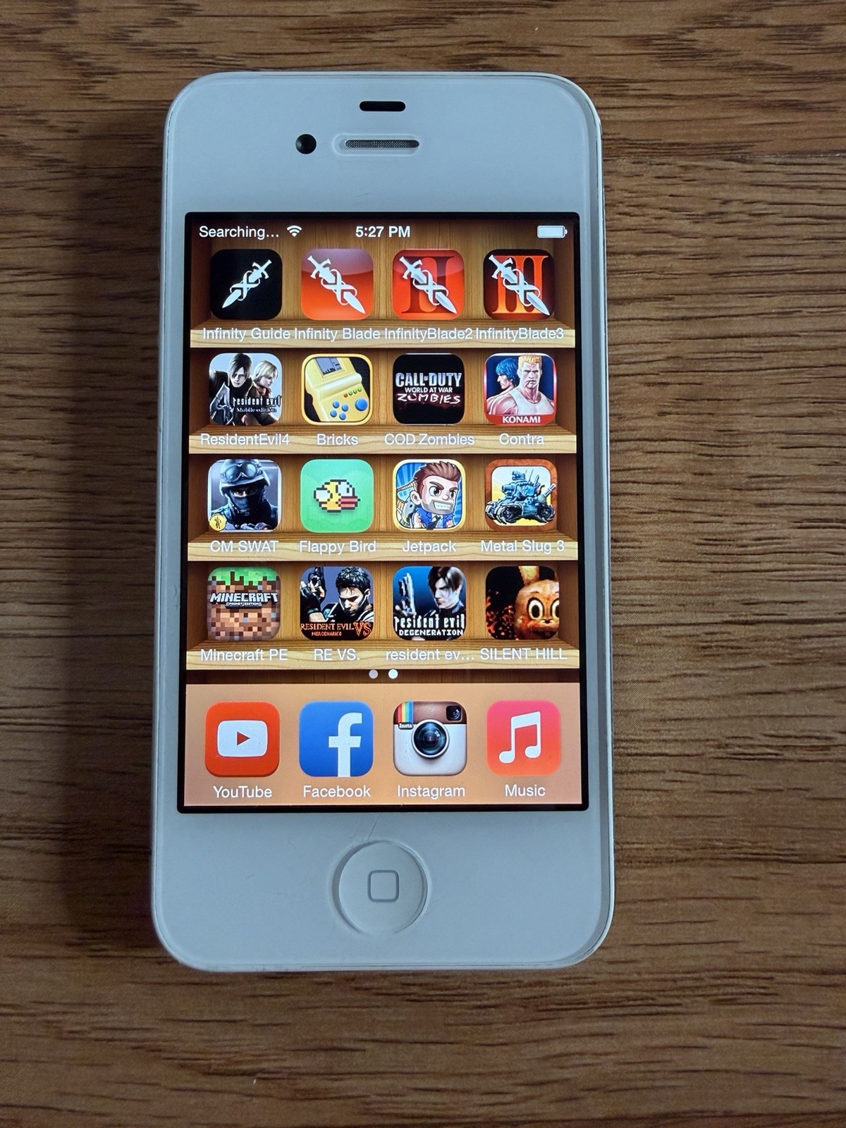 Apple iPhone 4 8GB Infinity Blade 1 2 3 Resident Evil Contra Silent Hill