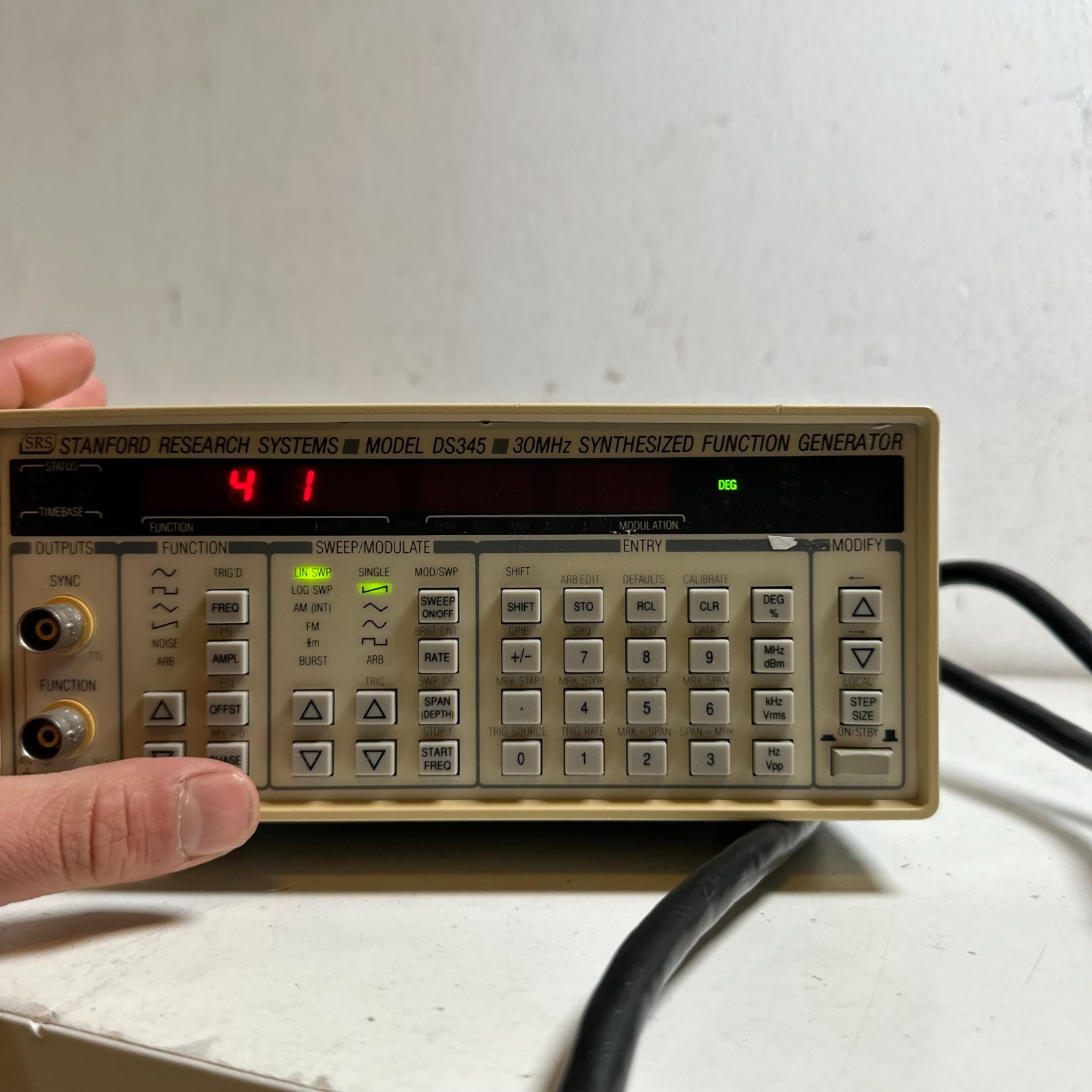 Stanford Research Systems (SRS) DS345 30MHz Synthesized Function Generator