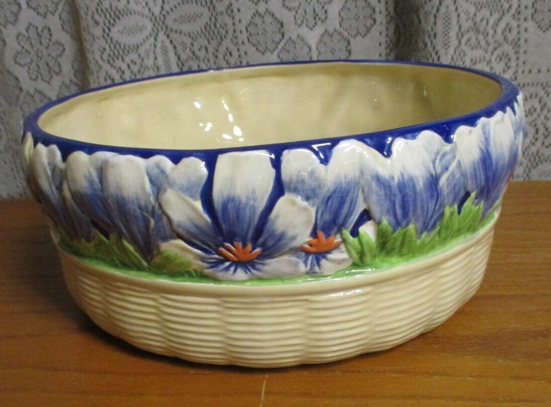 Pfaltzgraff 2010 Lifetime 2 Quart Crocus Bowl - Beautiful - 9.5" x 4.25"