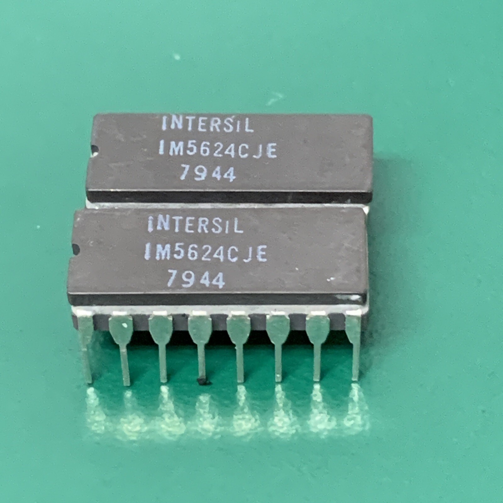 INTERSIL IM5624CJE MEMORY MICROCIRCUIT IC (LOT OF 2)