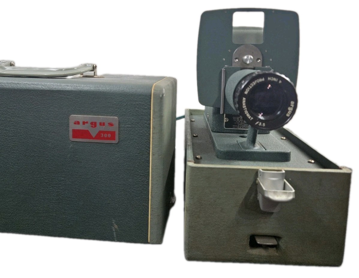 Vintage Argus 300 Automatic 35mm Slide Projector Tested Working w/ Case