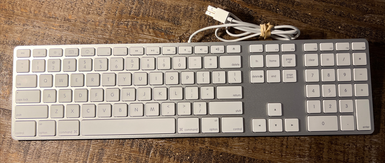 Apple Aluminum USB Wired Keyboard With Numeric Keypad A1243 Tested To Work