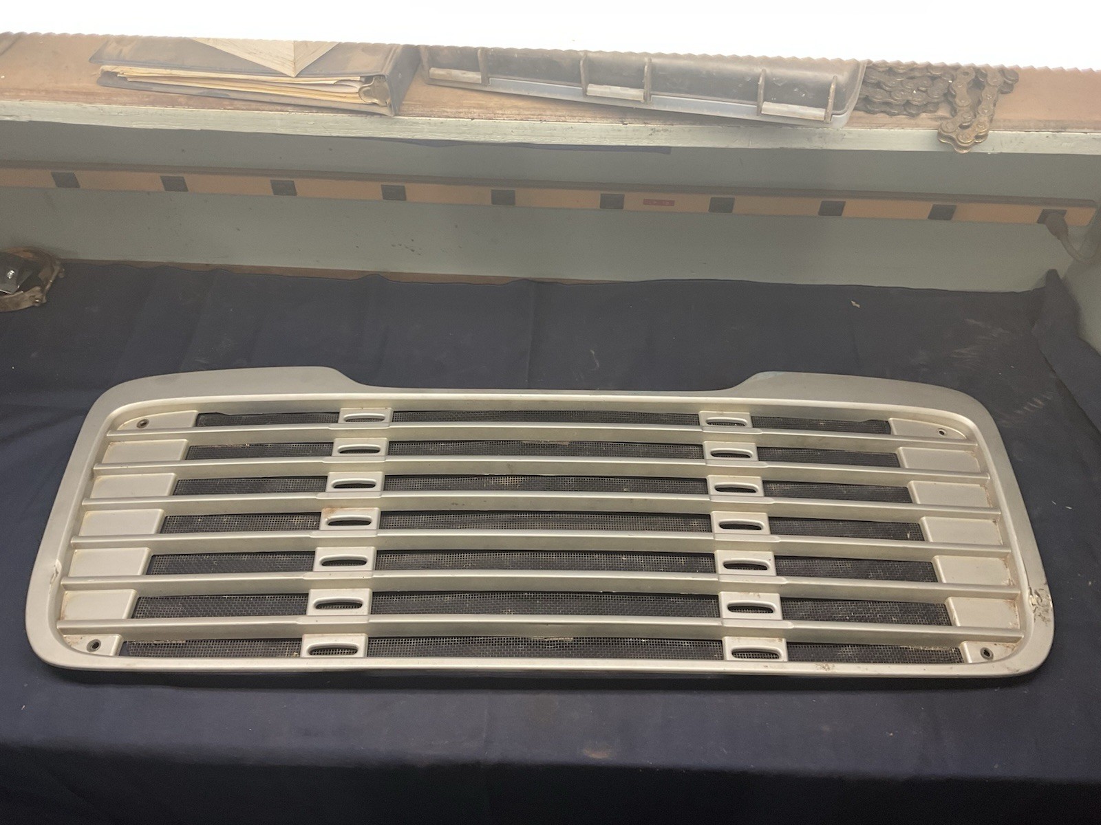 Freightliner Grille PN 17-14787-000, Used/Good Condition
