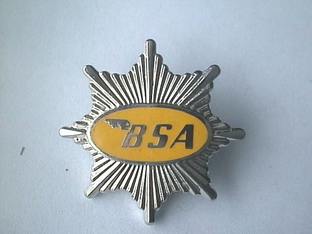 MOTORCYCLE PIN BADGE 'BSA STAR' YELLOW MOTORBIKE LAPEL BADGE - BG45D