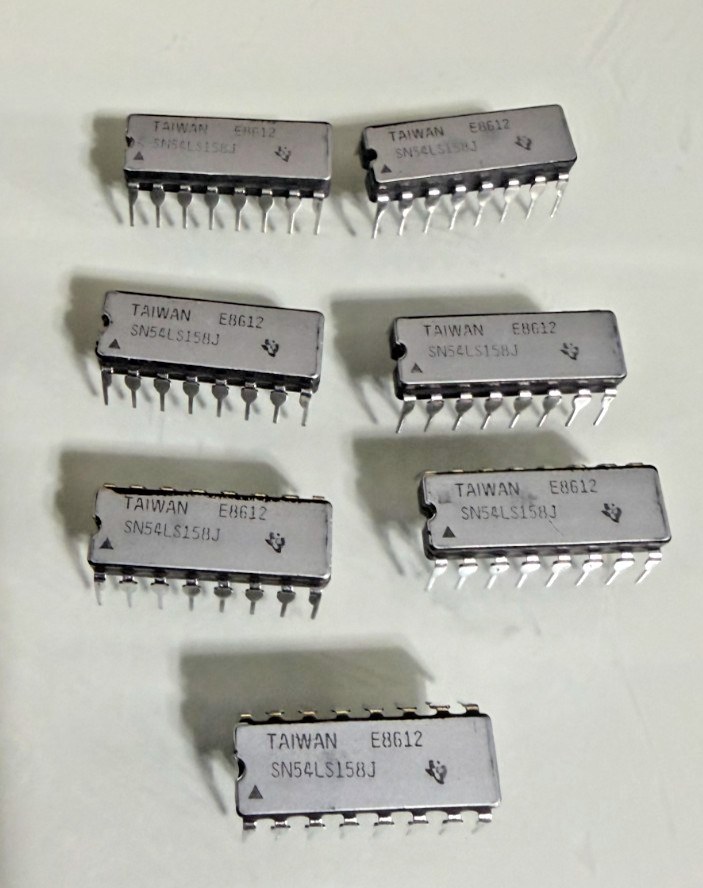 LOT OF SEVEN NEW SN54LS158J