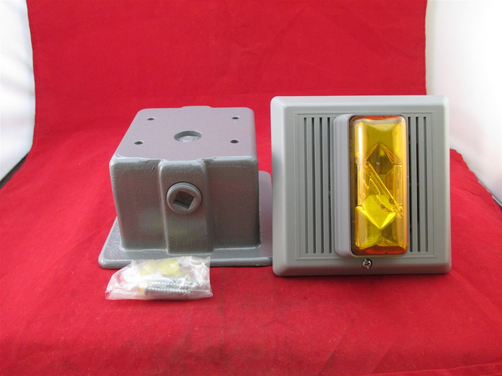 Edwards  868STRA-AQ  Horn Strobe  new
