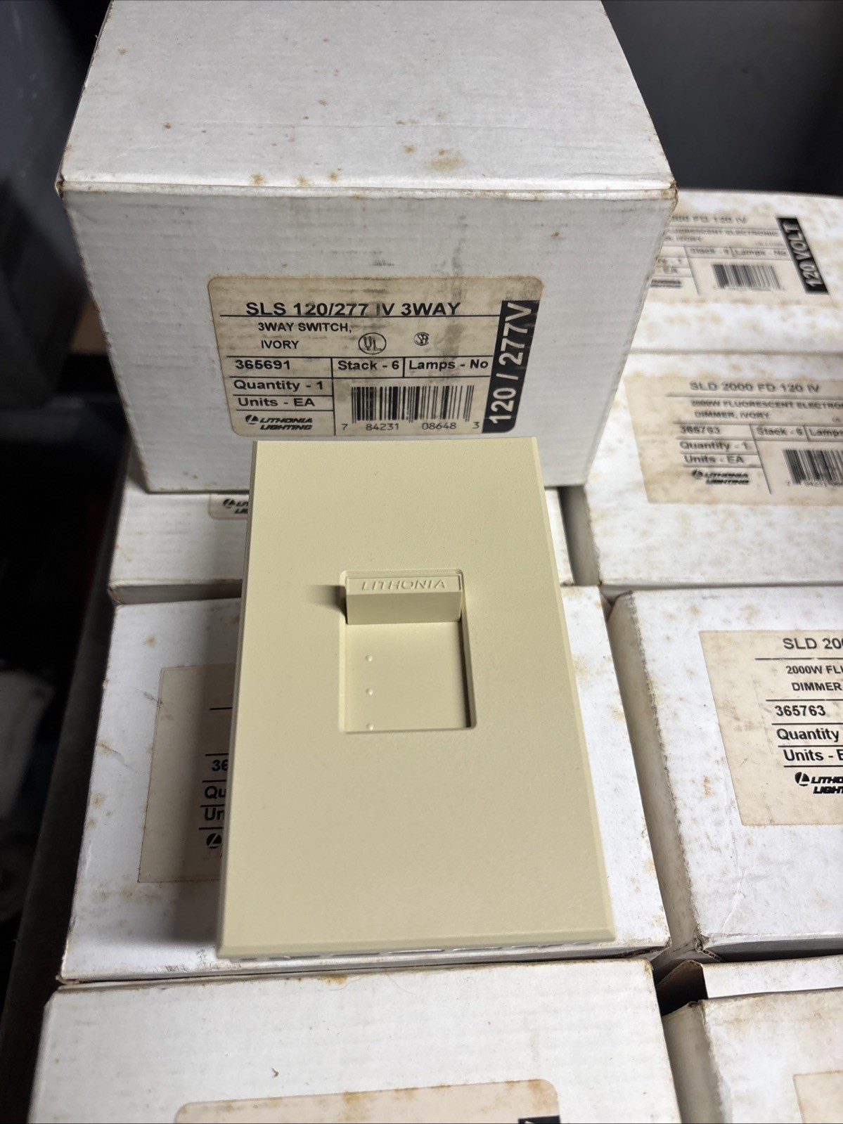 NEW Lithonia Lighting SLS120/277IV 3-Way Switch; 20A, 120/277VAC, Ivory