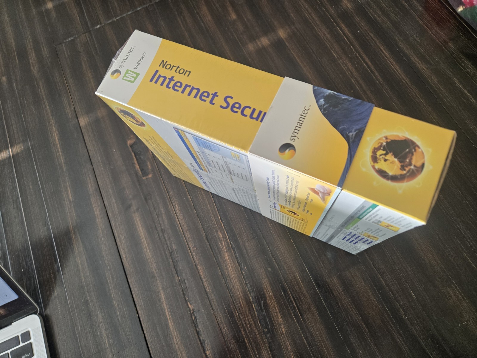 Norton Internet Security 2004 Windows XP Home / XP Pro / 2000 Pro / Me / 98 NEW