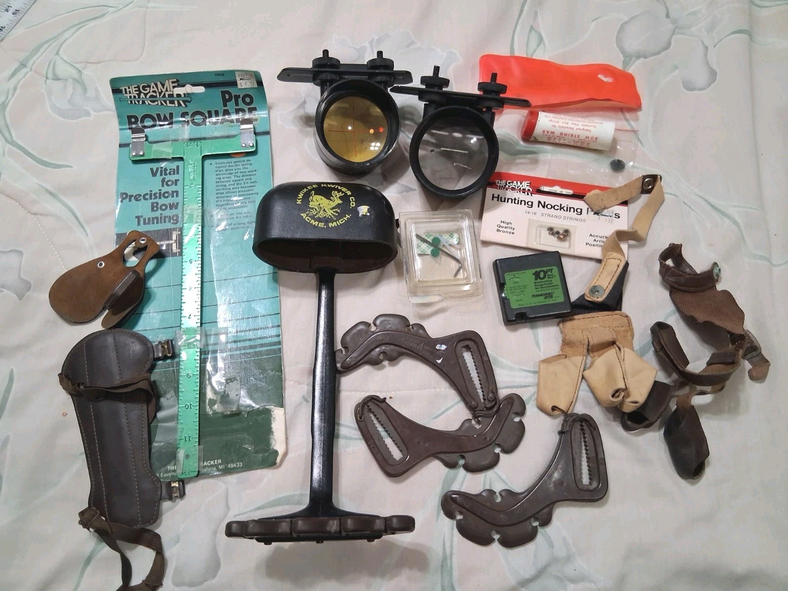 Lot Of Archery Bow and Arrow Accessories USED And NEW (see Pics) Quiver Scope