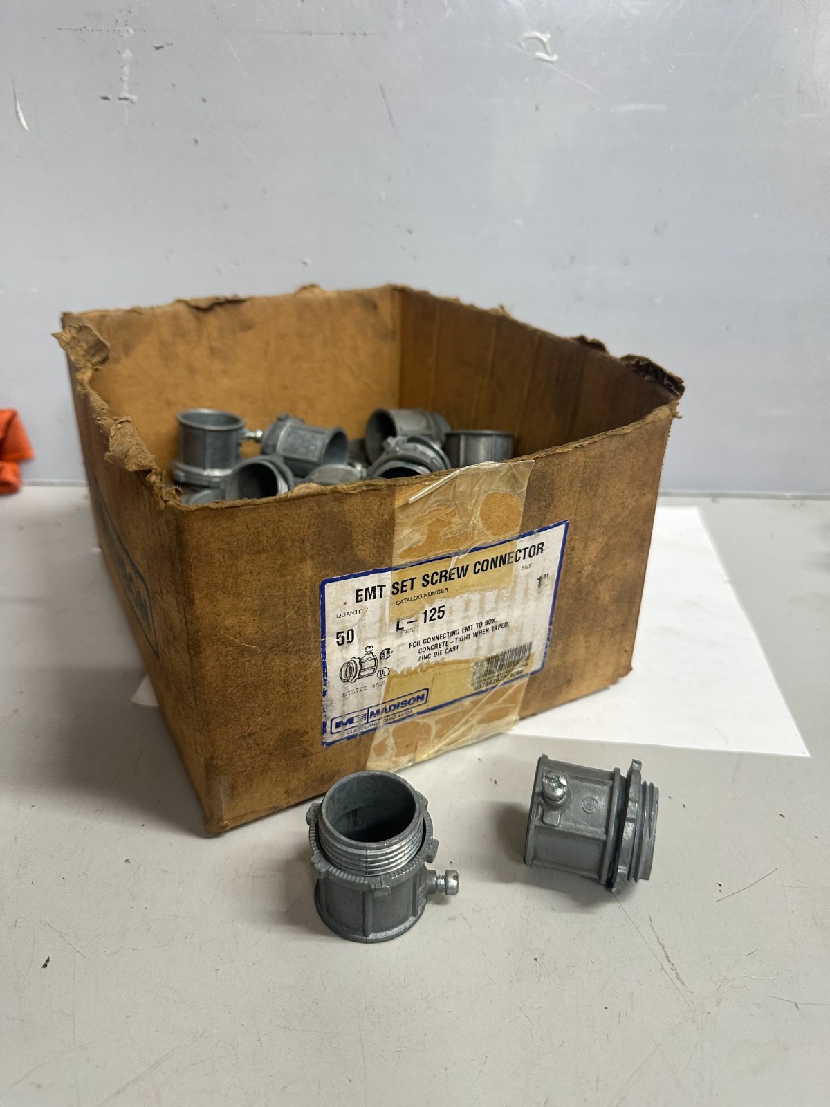 MADISON L-125 EMT 1" SET SCREW CONNECTOR (LOT OF 41) NEW FREE SHIPPING