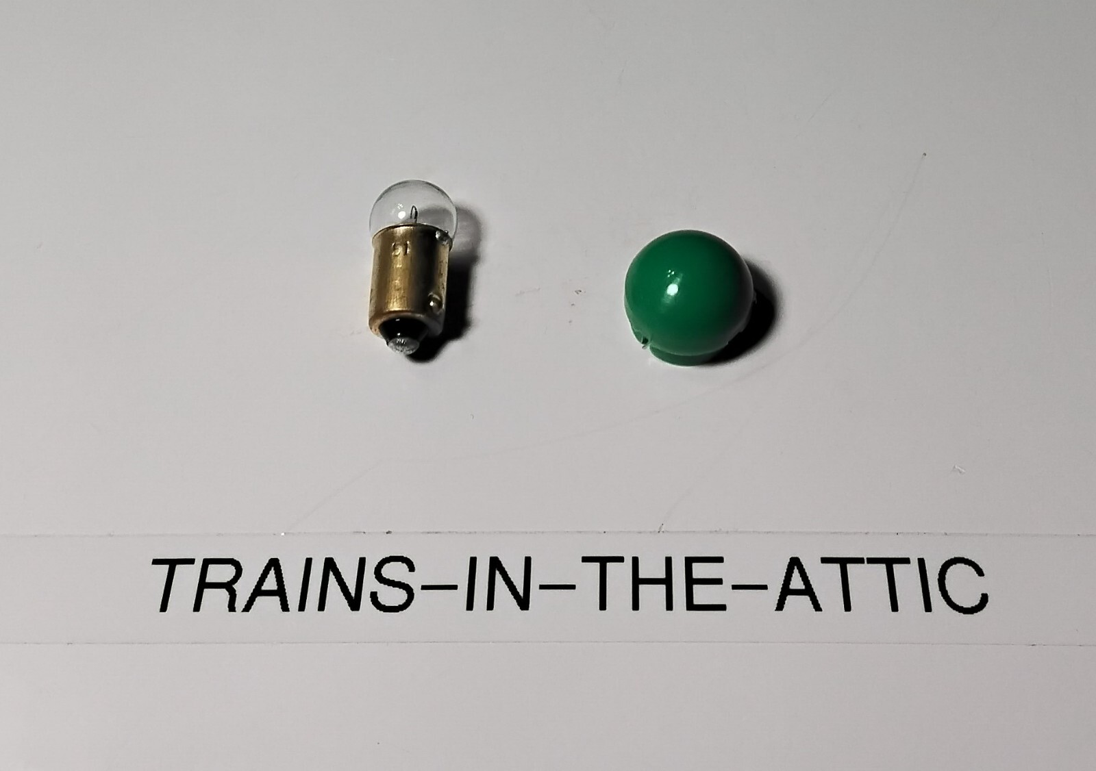 LIONEL TRANSFORMER GREEN LENS AND BULB R & V TRANSFORMER R-69 LENS NEW