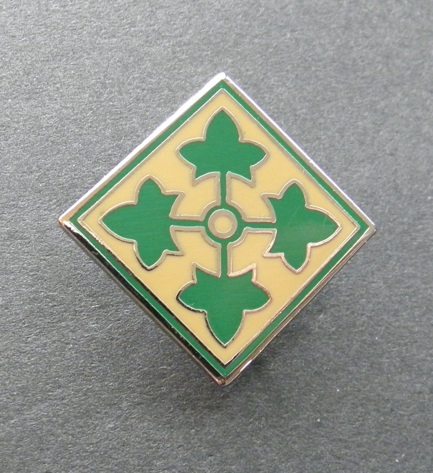US Army 4th Infantry Division Div Lapel Pin 1.2 x 3/4 inch