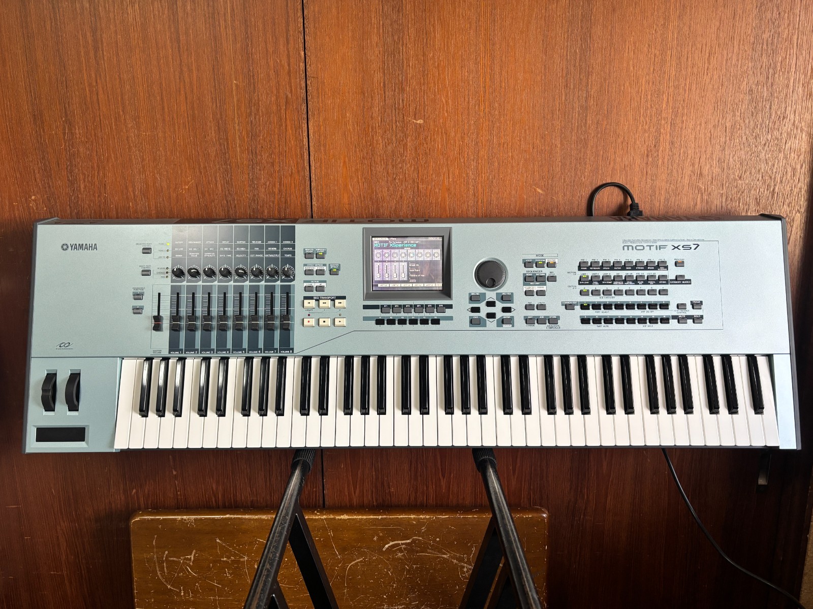 Yamaha MOTIF XS7 - 76-Key Music Production Synthesizer Workstation Keyboard