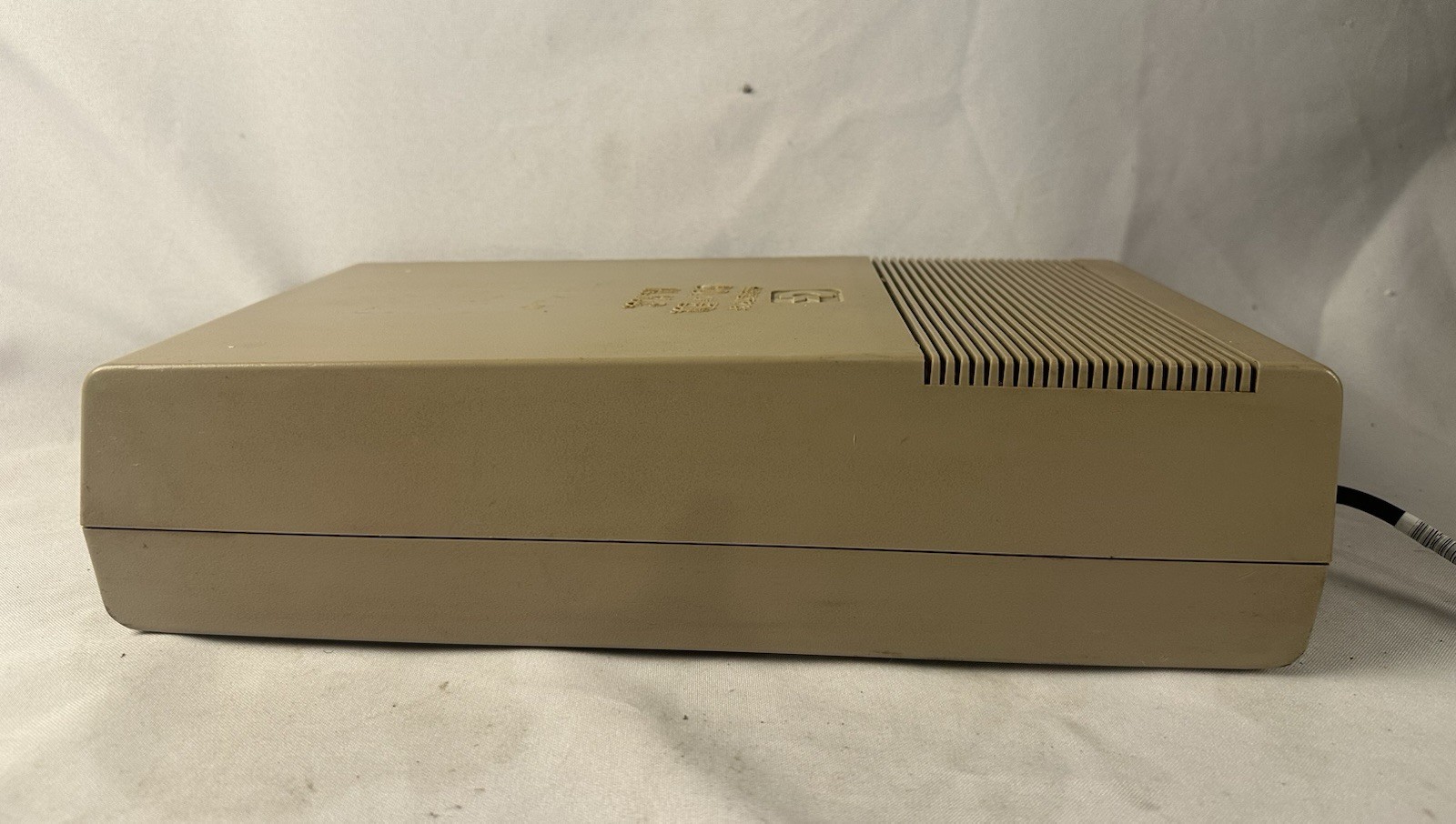 Commodore 1541 5.25in Single Floppy Disk Drive, Serial Interface Beige Powers On