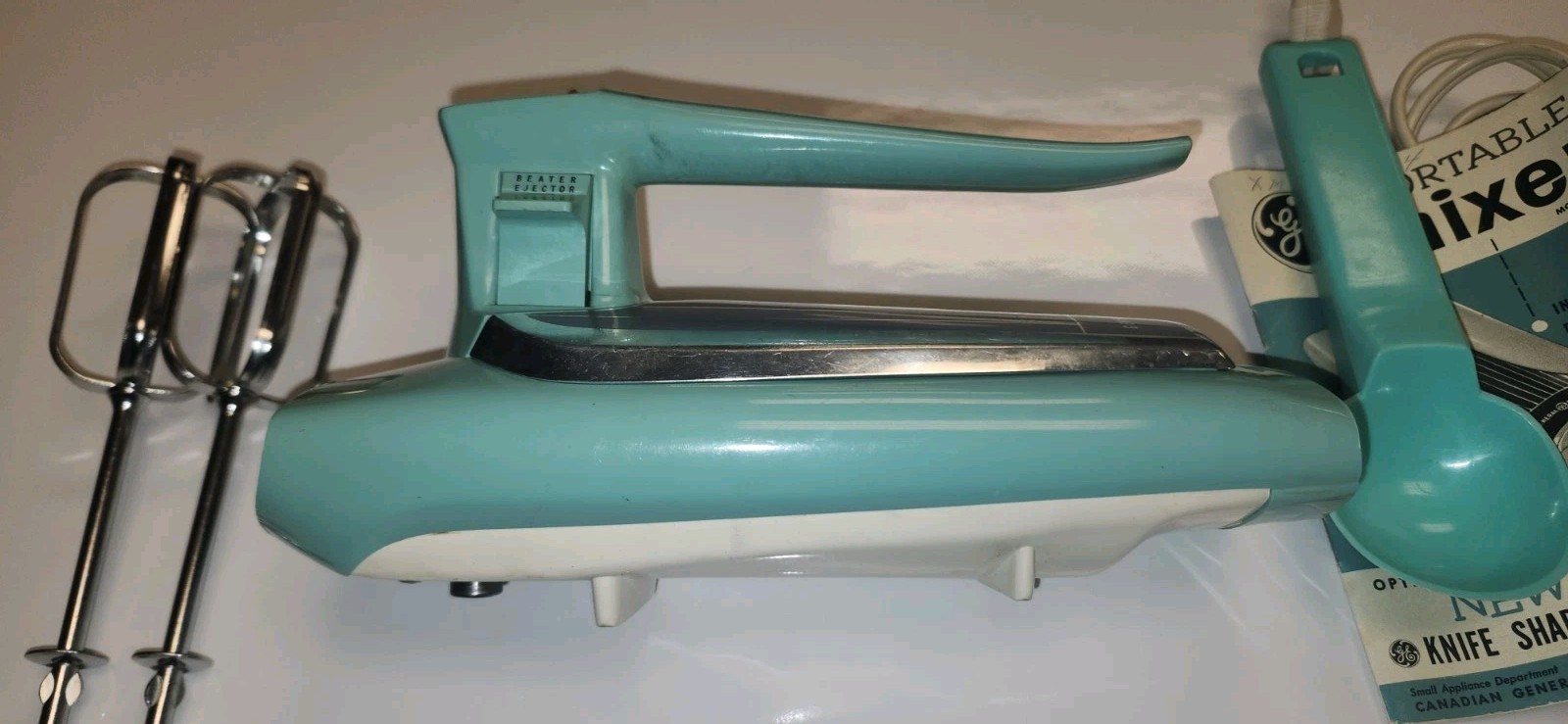 Vintage General Electric GE Hand Mixer Atomic Turquoise Blue Model M47