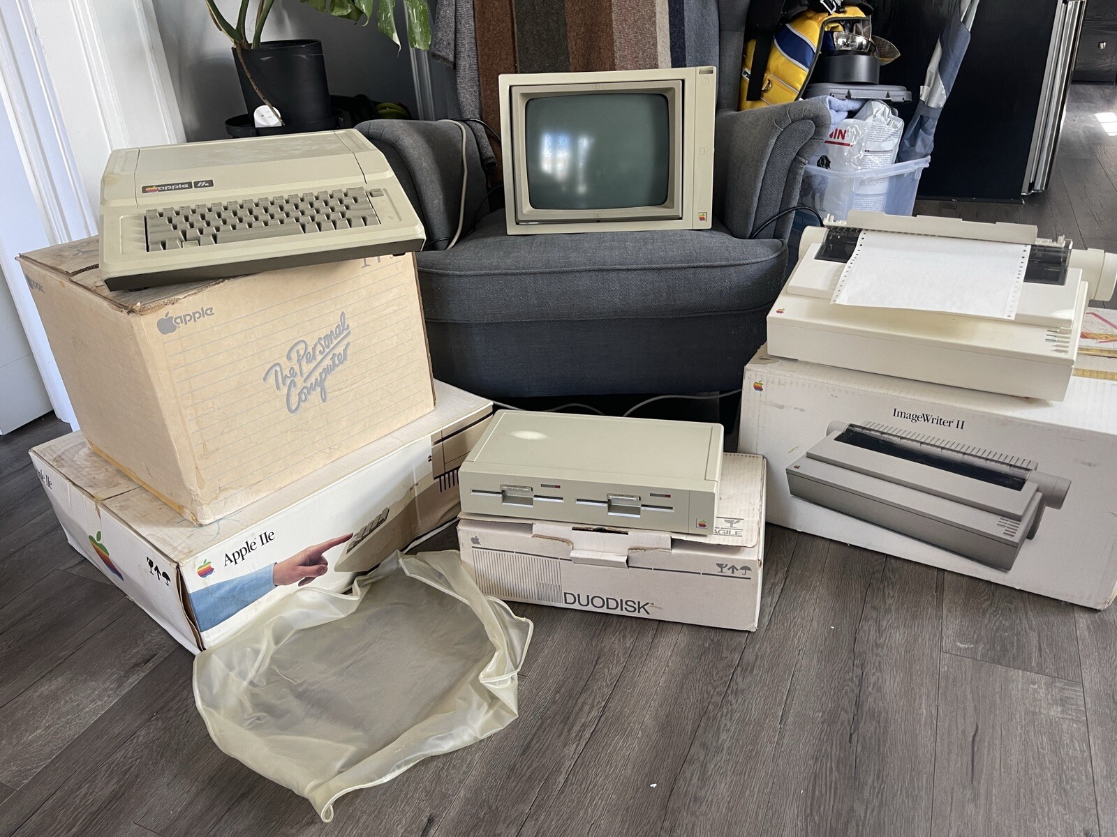 1983  Apple IIe Vintage Personal Computer All Original Packaging *Working*