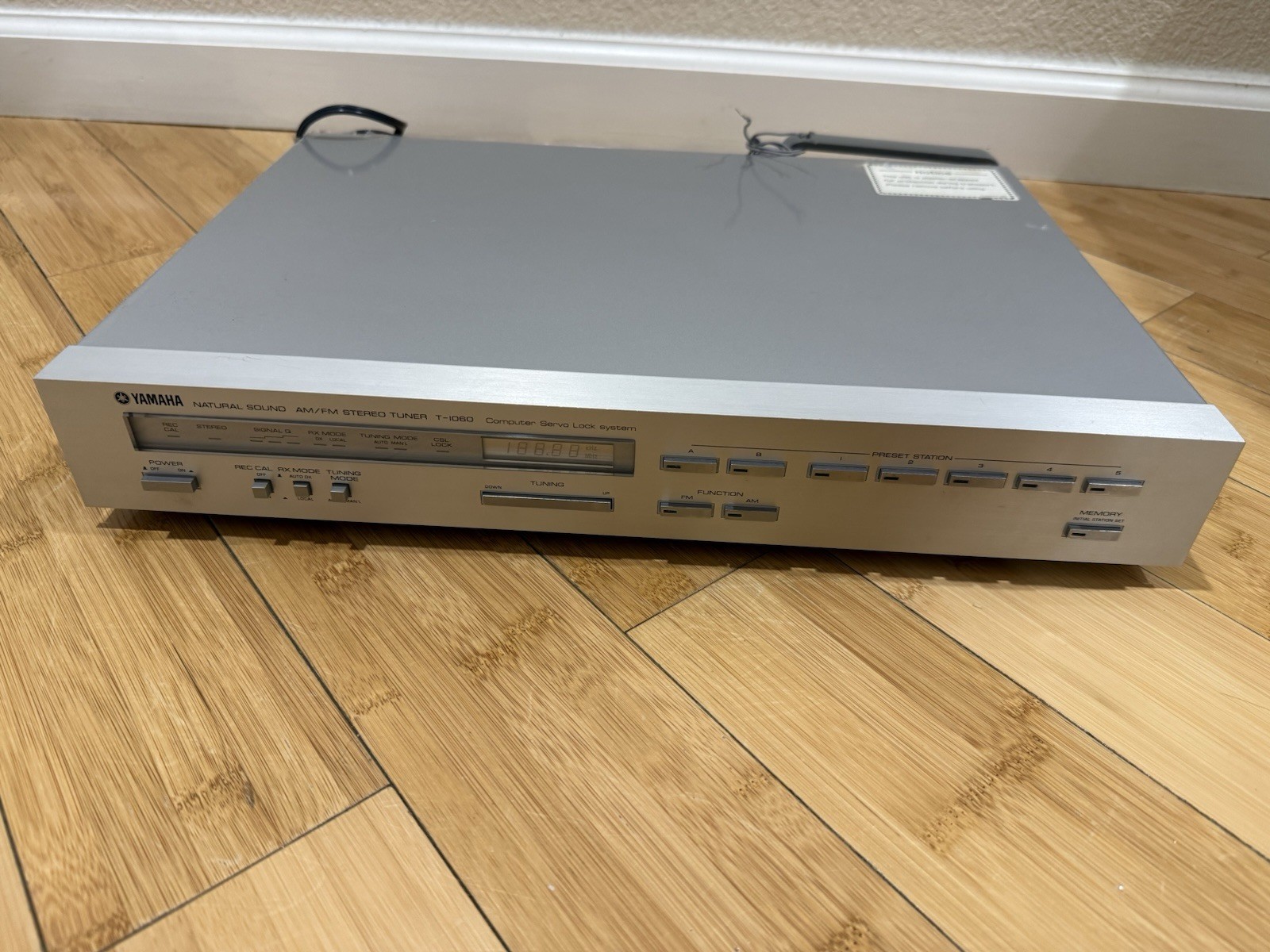 Yamaha T-1060 High-Fidelity FM-AM Radio Tuner Computer Servo Lock System Japan