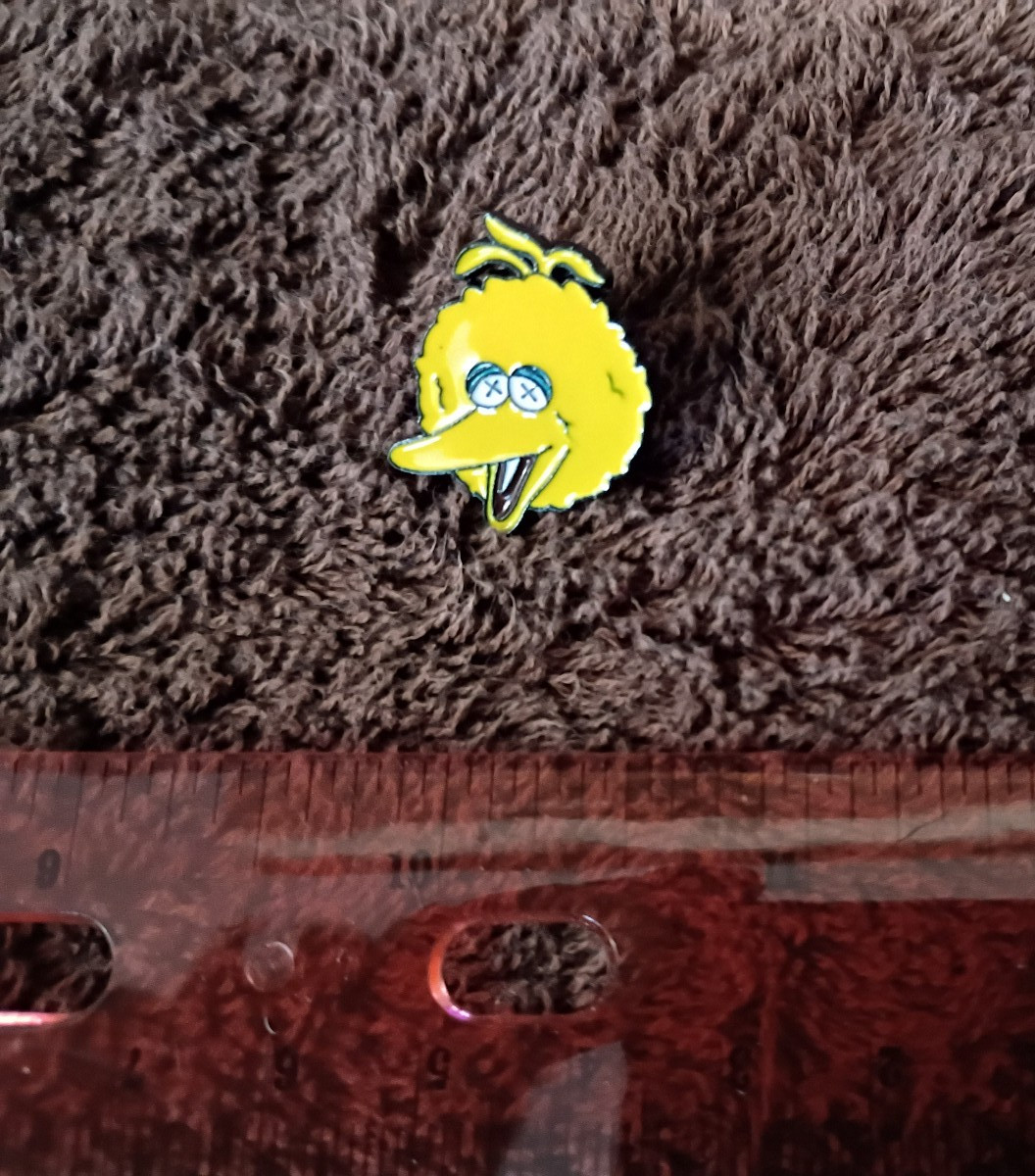 BIG BIRD PIN - metal enamel set lapel lot badge pins sesame street yellow muppet