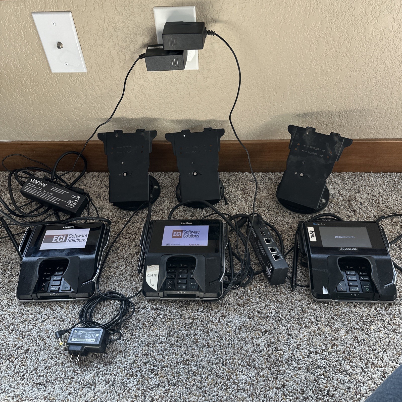 Lot of 3 Verifone MX915 Credit Card Terminals W/Chip Reader with stands