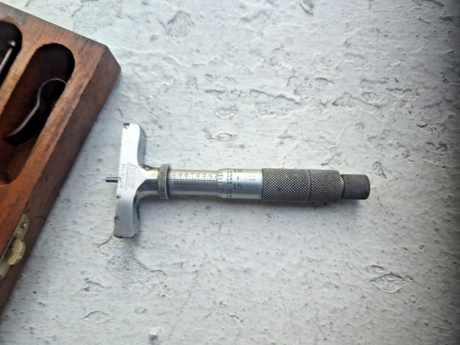 Vintage Lufkin model # 212N, 0-3" depth micrometer with box