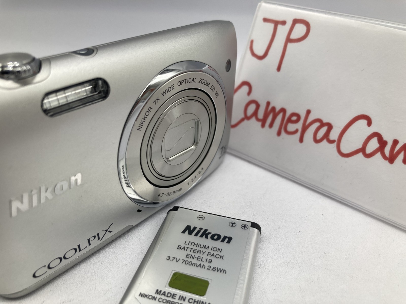 Excellent NIKON COOLPIX S3500 20.0MP silver Compact Digital Camera 4148