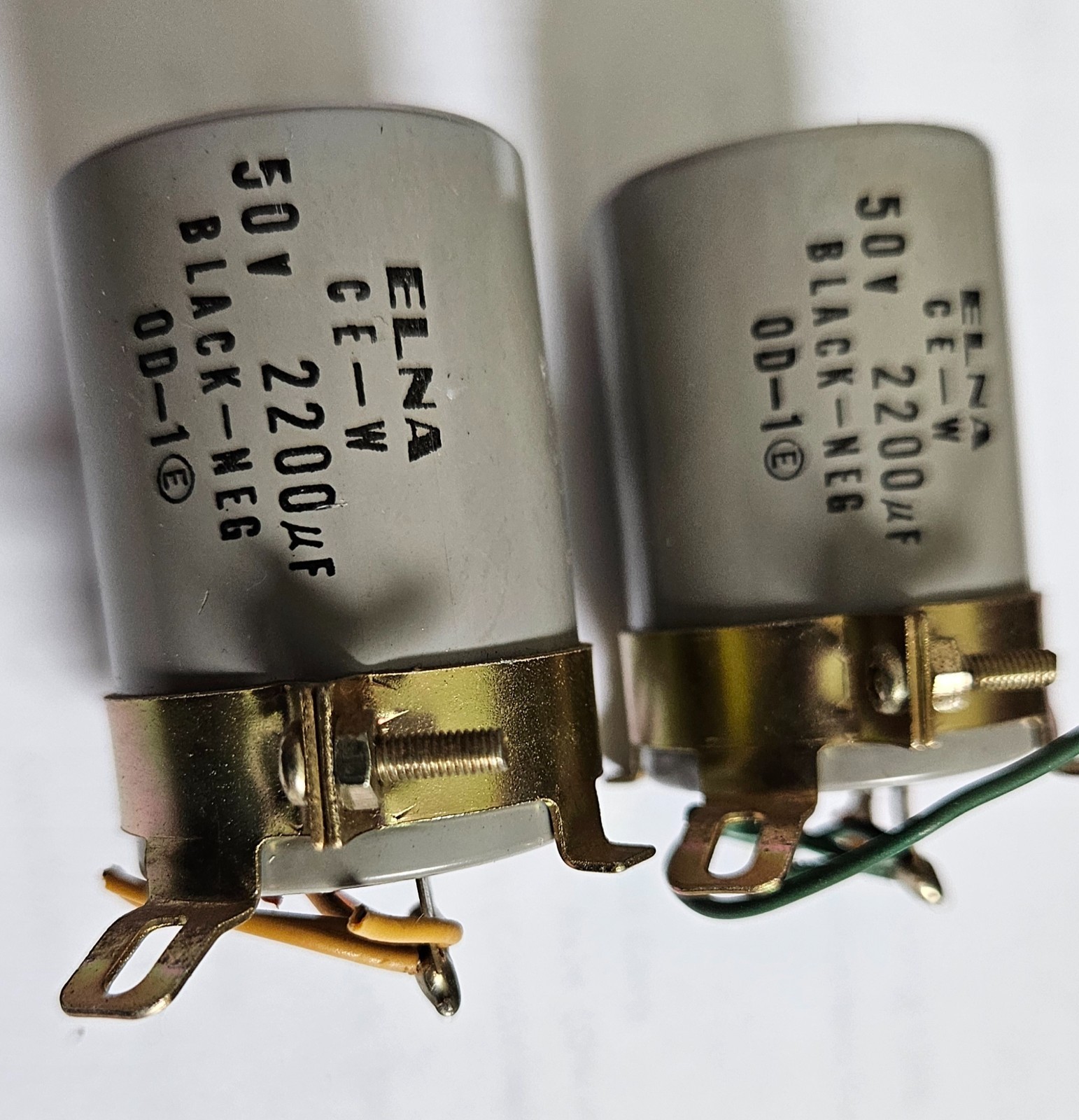 Lot - 2 Elna Capacitors w/brackets - 2x 2200uF 50V - 35 mm dia.