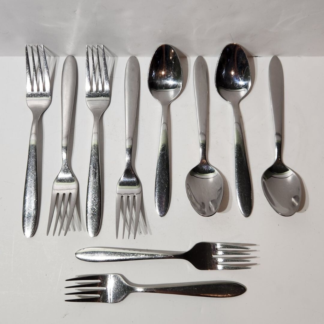 Oneida 18/0 Stainless Silverware Flatware Set Lot of 10 Spoon Fork Mooncrest ?