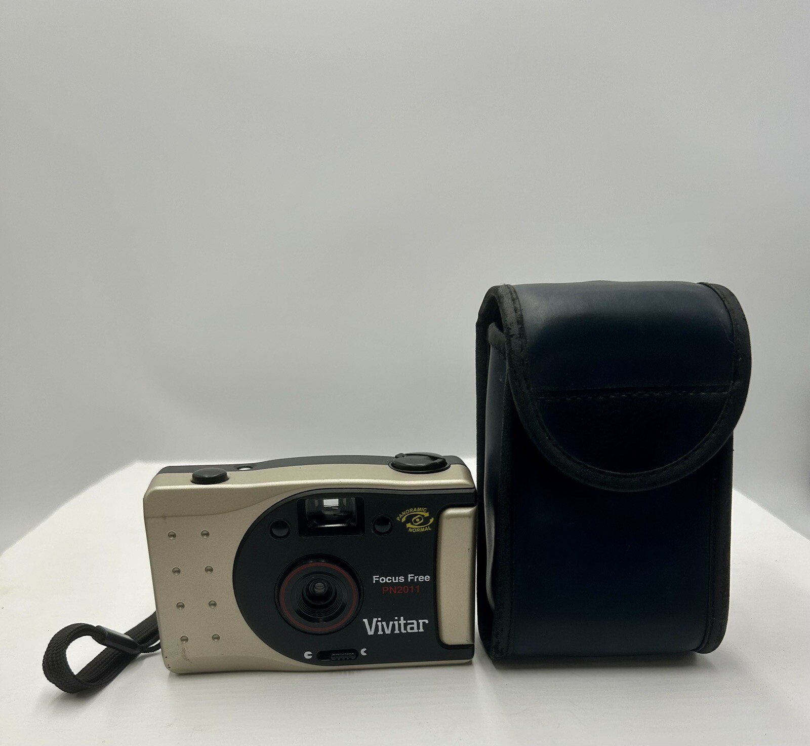 Vivitar Focus Free PN2011 Point & Shoot Camera w/ Case and manual.